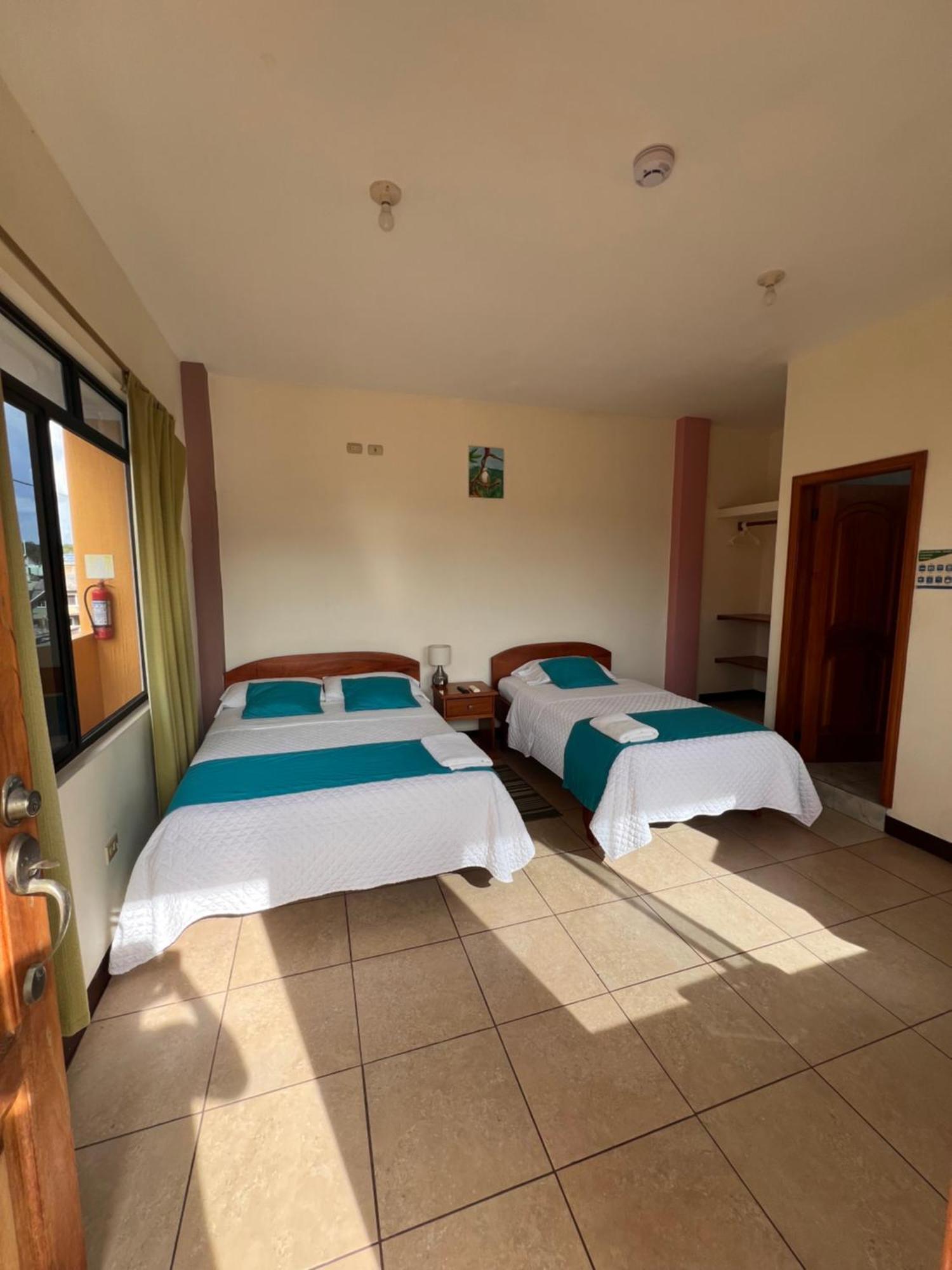 Hostal Casa Cascada ปูแอร์โตอาโยรา ภายนอก รูปภาพ