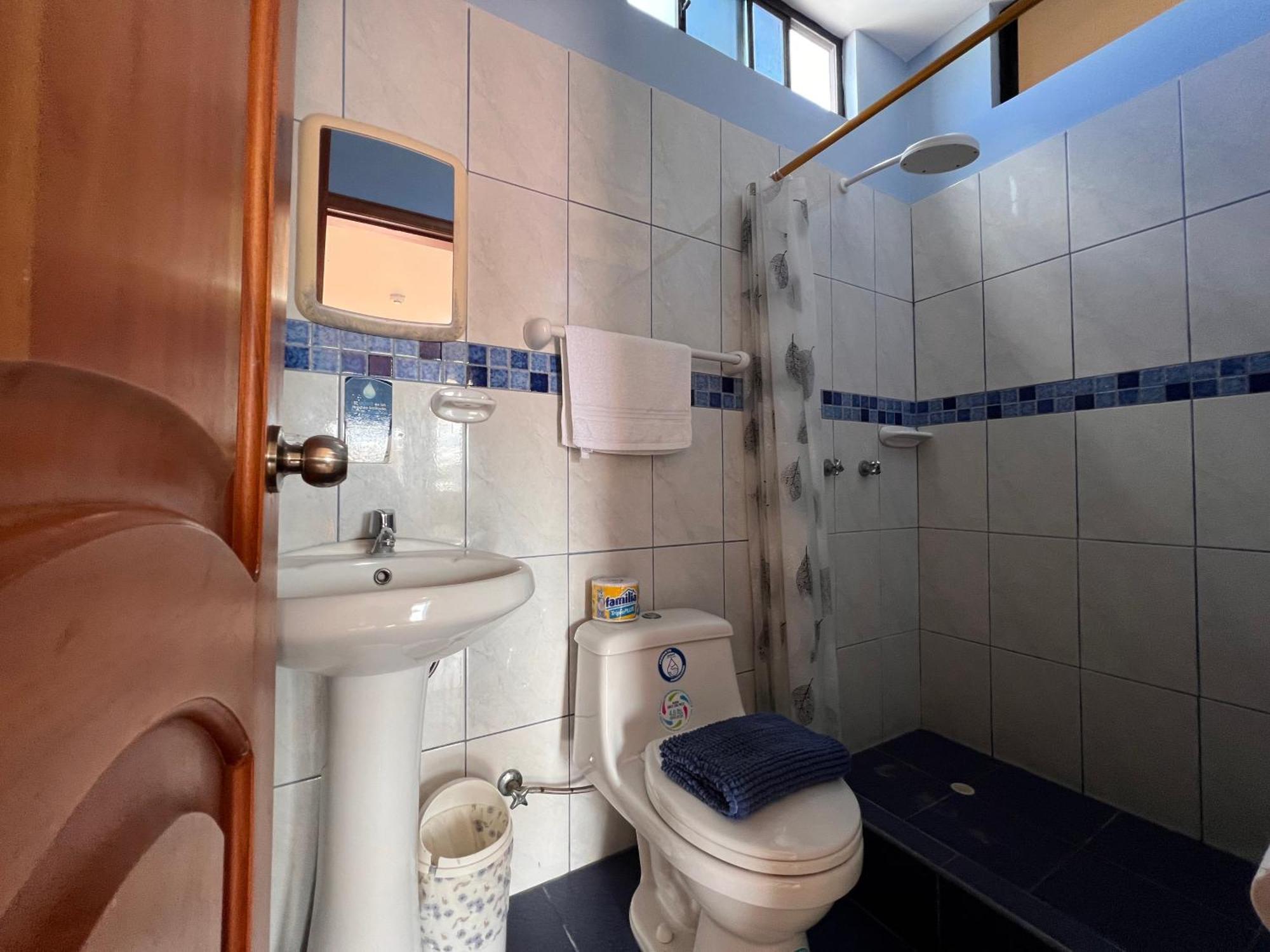 Hostal Casa Cascada ปูแอร์โตอาโยรา ภายนอก รูปภาพ