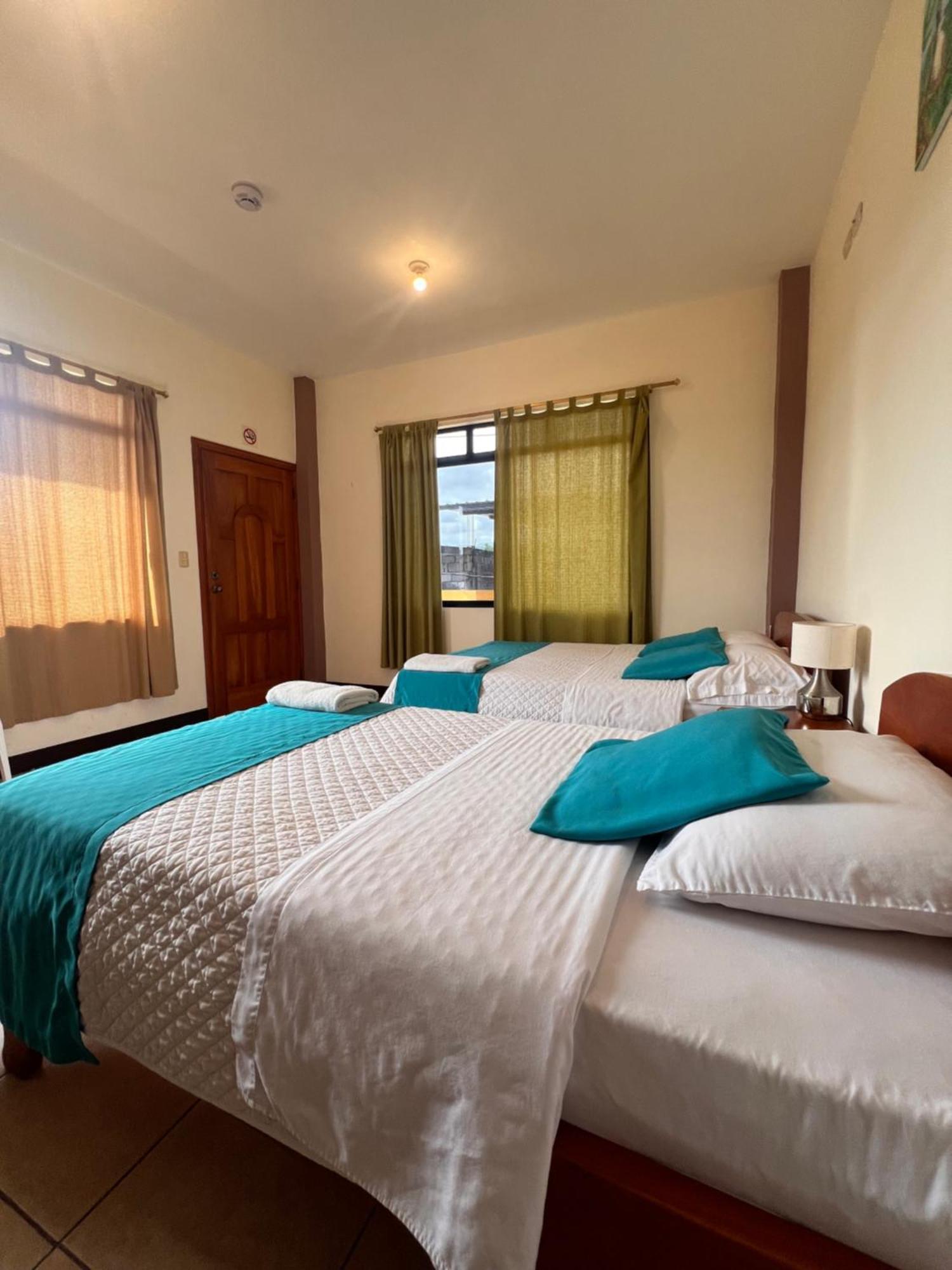 Hostal Casa Cascada ปูแอร์โตอาโยรา ภายนอก รูปภาพ