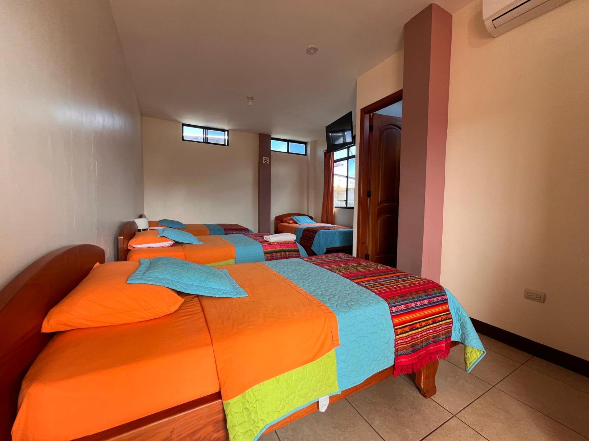 Hostal Casa Cascada ปูแอร์โตอาโยรา ภายนอก รูปภาพ