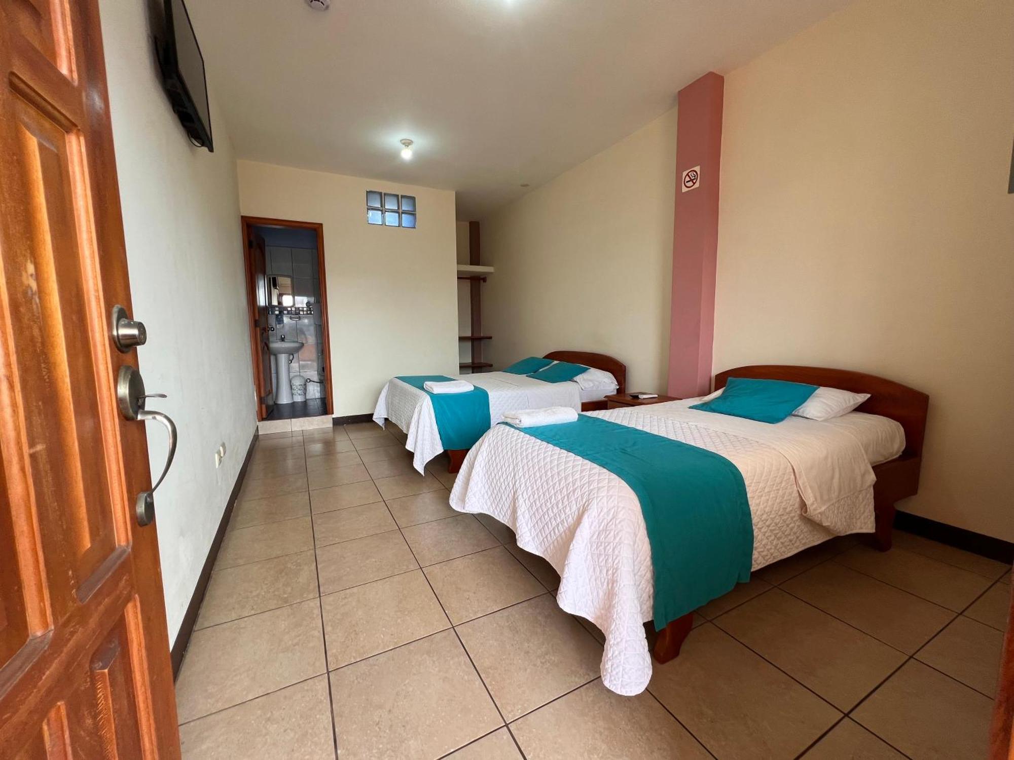 Hostal Casa Cascada ปูแอร์โตอาโยรา ภายนอก รูปภาพ