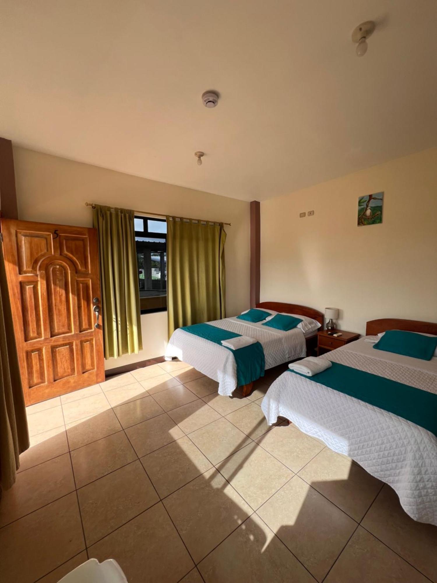 Hostal Casa Cascada ปูแอร์โตอาโยรา ภายนอก รูปภาพ
