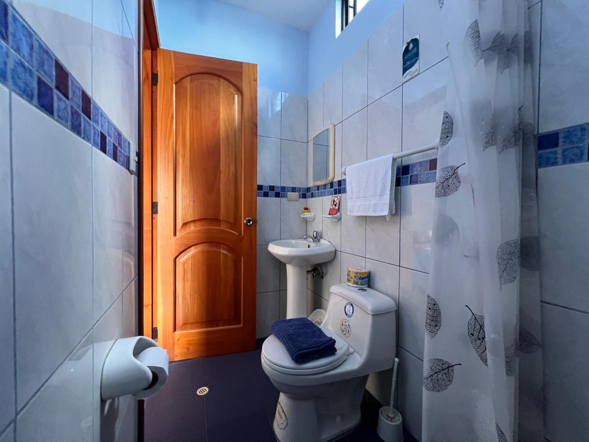 Hostal Casa Cascada ปูแอร์โตอาโยรา ภายนอก รูปภาพ