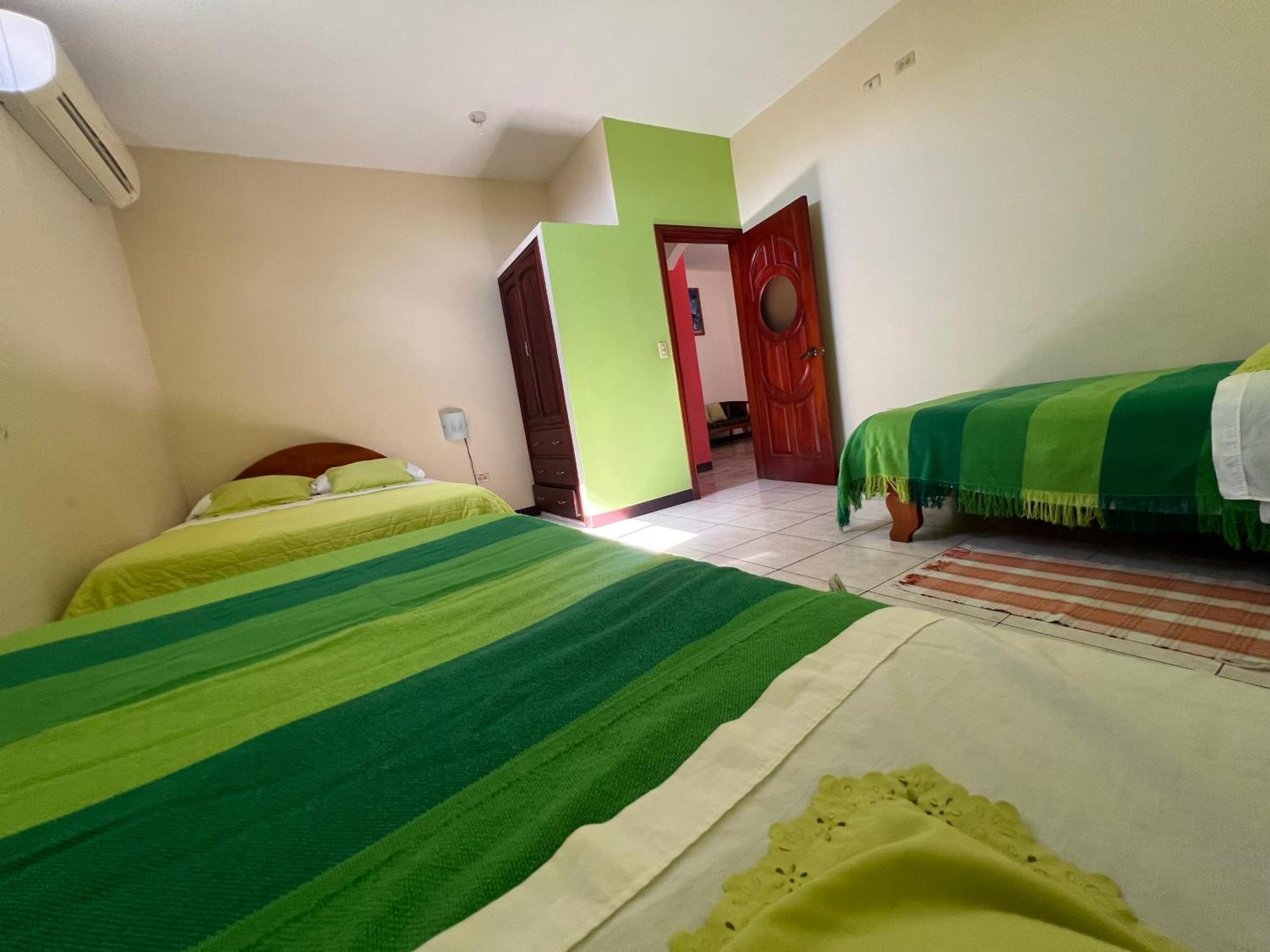 Hostal Casa Cascada ปูแอร์โตอาโยรา ภายนอก รูปภาพ