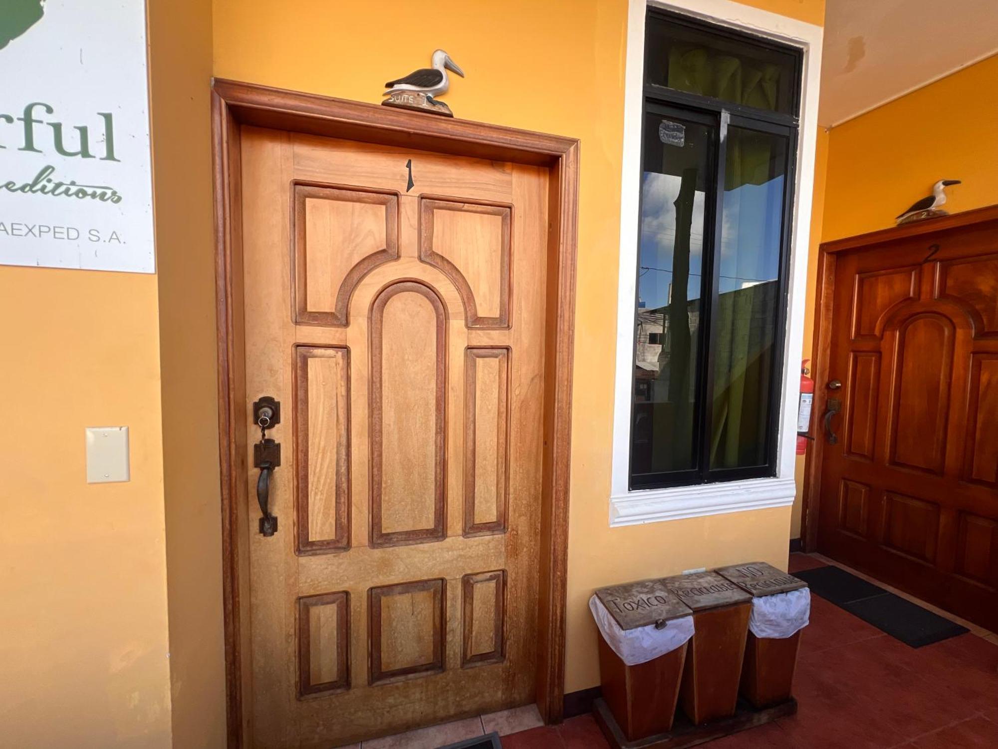 Hostal Casa Cascada ปูแอร์โตอาโยรา ภายนอก รูปภาพ